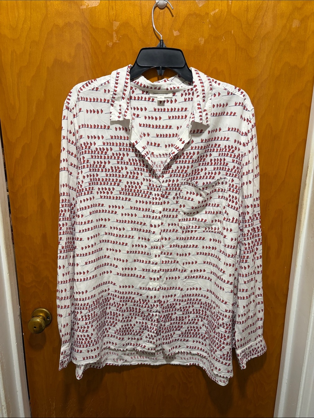 beachlunchlounge White Button-Down Shirt with Red heart pattern